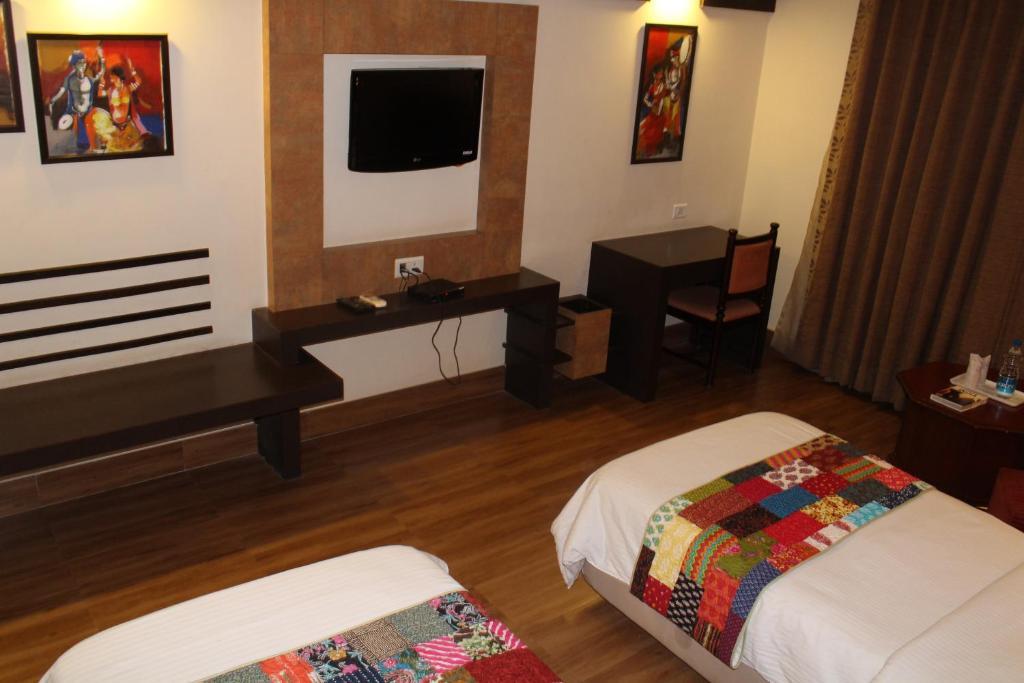 Hotel H R Palace Jaipur Room photo