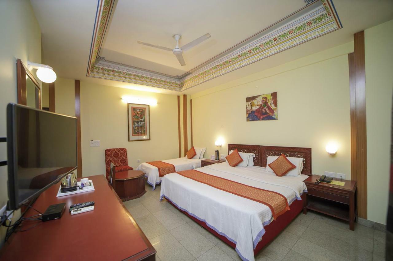 Hotel H R Palace Jaipur Exterior photo